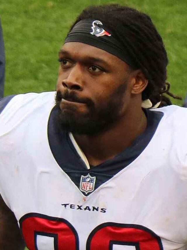 Former No. 1 pick Jadevone Clowney signs with Ravens
